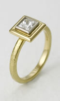 Engagement ring in 18K yellow gold with princess cut diamond for Carol Ann